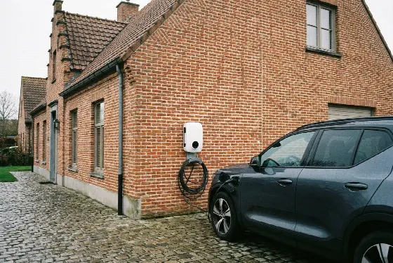 Laadpaal aan de gevel