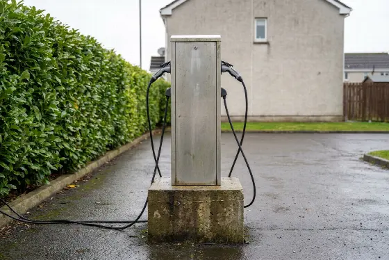 Laadpaal op een sokkel